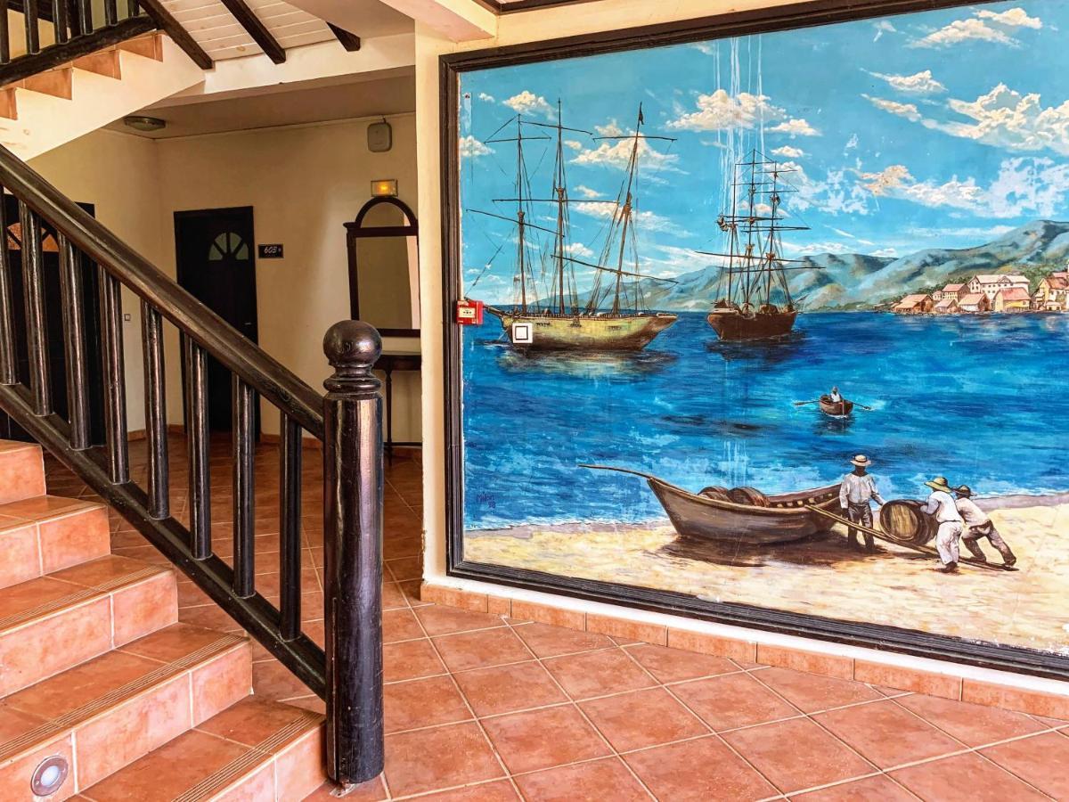 Hotel Bambou & Spa 莱特鲁瓦西莱 外观 照片